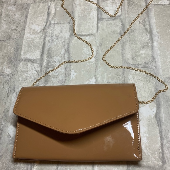 STEVE MADDEN: VALA CAMEL PATENT PUMPS & HAND BAG - Picture 12 of 16